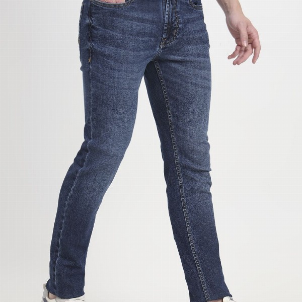 JADE BLUE Men Slim Fit Mid-Rise Light Fade Cotton Stretchable Jeans