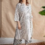 THE INDIAN ETHNIC CO Women Geometric Printed Thread Work Block Print Handloom Kurta