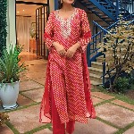 Aaghnya Leheriya Printed Zari Regular Kurta with Trousers & With Dupatta