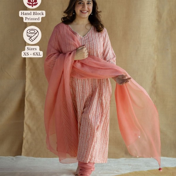 THE INDIAN ETHNIC CO Floral Printed Cotton V-Neck Thread Work Kali Kurta