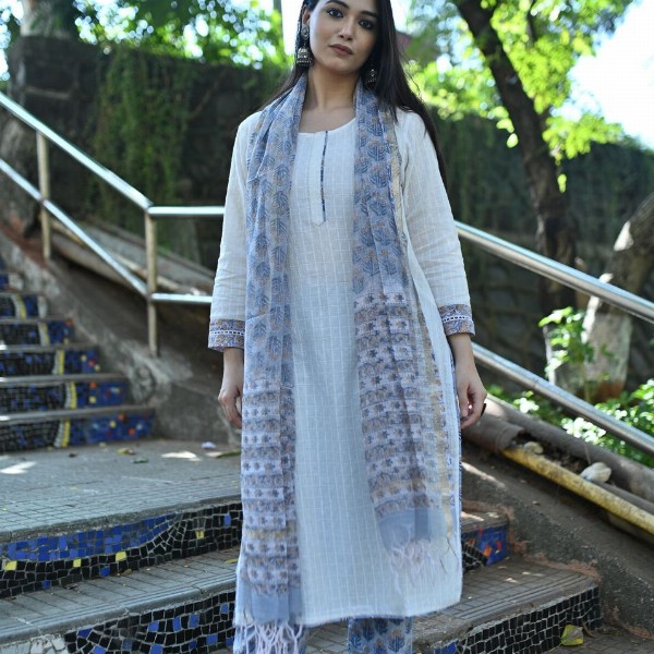 KAHVA Checked Regular Kurta with Trousers & Dupatta