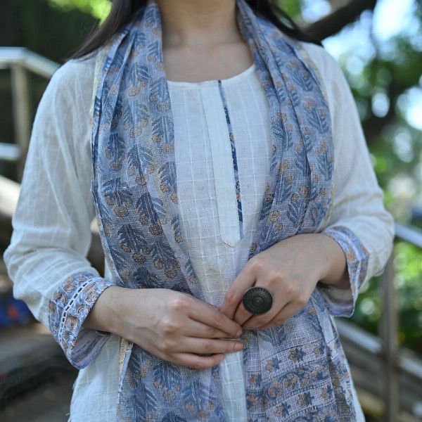 KAHVA Checked Regular Kurta with Trousers & Dupatta