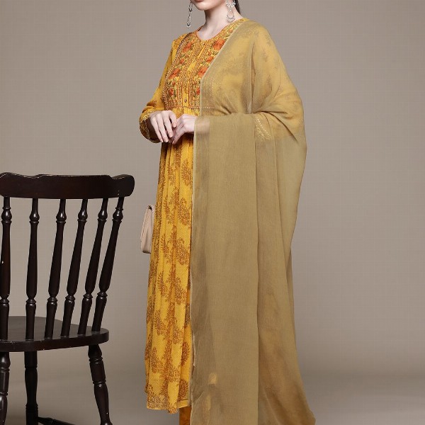 aarke Ritu Kumar Women Printed Regular Thread Work Kurta with Trousers & With Dupatta