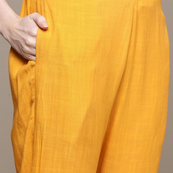 aarke Ritu Kumar Women Printed Regular Thread Work Kurta with Trousers & With Dupatta