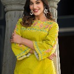 Varanga Women Floral Thread Embroidered Yoke Design Straight Kurta