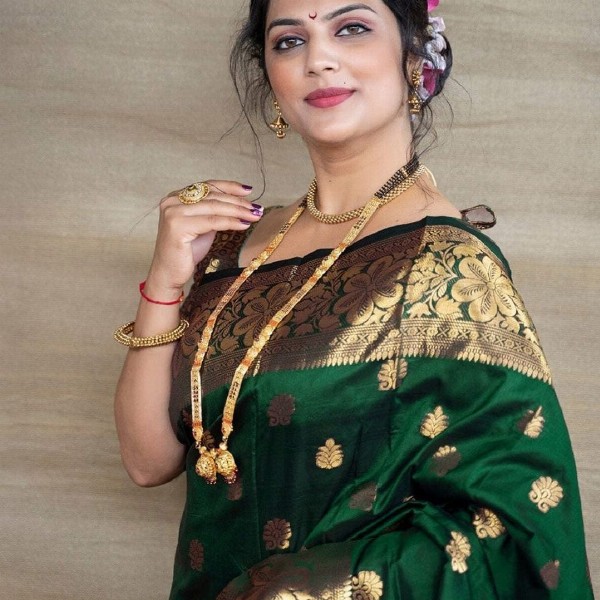 Dhyey Fashion Floral Zari Banarasi Saree