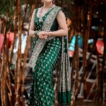 AVANTIKA FASHION Woven Design Zari Pure Silk Banarasi Saree