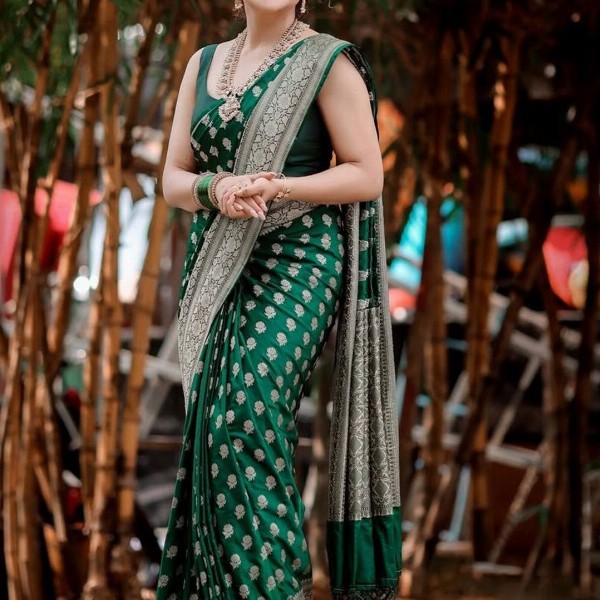 AVANTIKA FASHION Woven Design Zari Pure Silk Banarasi Saree