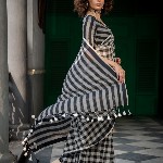 Suta Checked Suta Multi Color Pure Cotton Zari Saree.