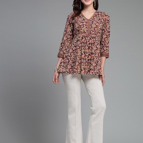 QOMN Floral Printed V-Neck Gathered Pure Cotton Empire Top