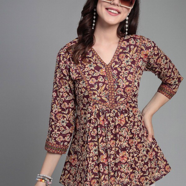 QOMN Floral Printed V-Neck Gathered Pure Cotton Empire Top