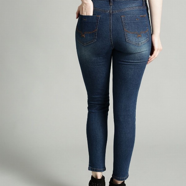 Roadster Women Navy Blue Skinny Fit Mid-Rise Clean Look Stretchable Cropped Jeans