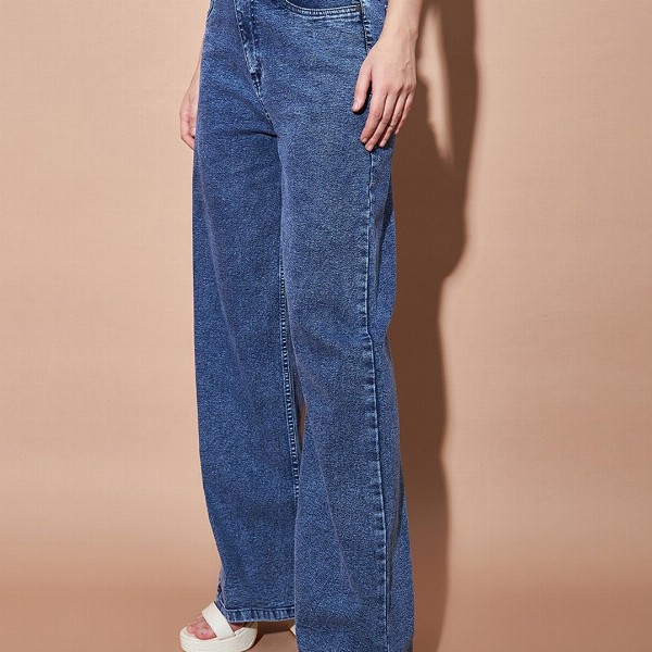 SASSAFRAS BASICS Women Straight Fit High-Rise Clean Look Heavy Fade Jeans