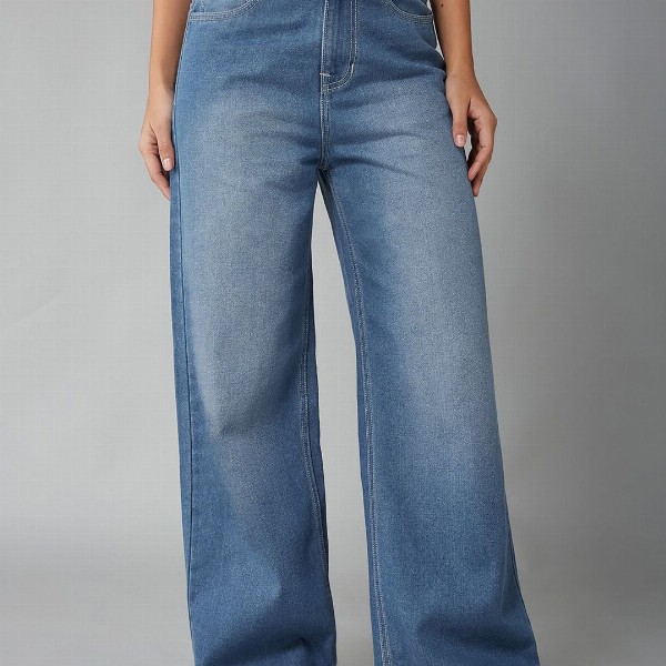 DOLCE CRUDO Women Wide Leg High-Rise Light Fade Stretchable Jeans