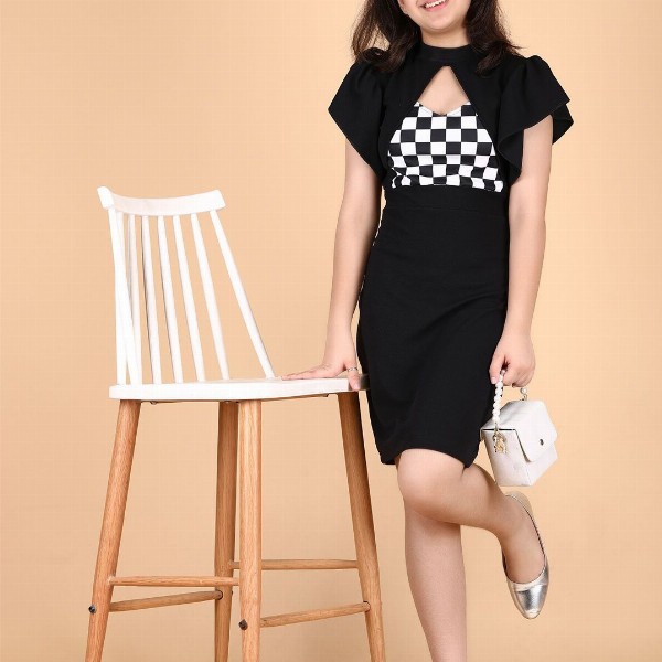 DEKLOOK Girls Checked Printed Flared Sleeves Sheath Dress