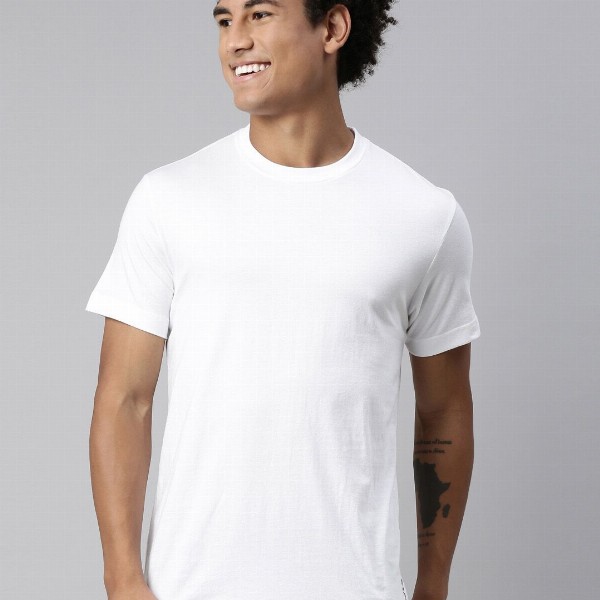 Levis Men Soft Pure Cotton Round Neck Half Sleeve Tshirt